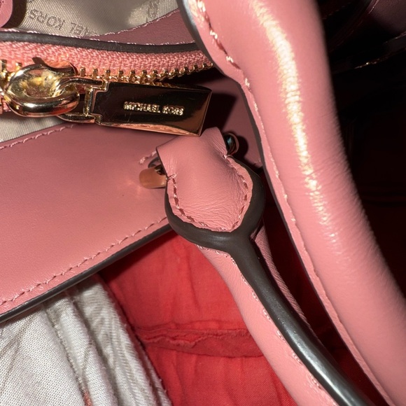 Elegant Michael Kors Pink Leather Handbag - Picture 11 of 13